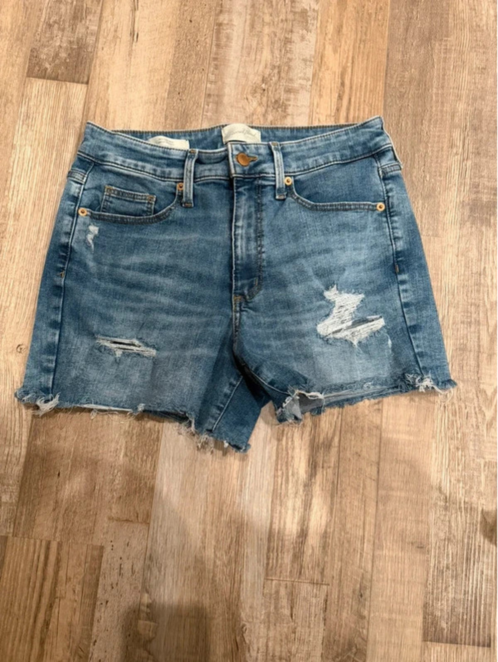 Universal Thread Women’s High Rise Midi Denim Cutoff Shorts Medium Wash size 10